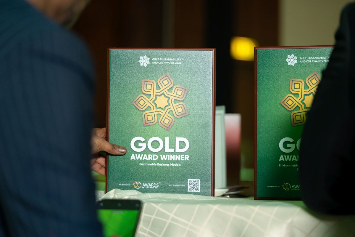 Hand holding an award