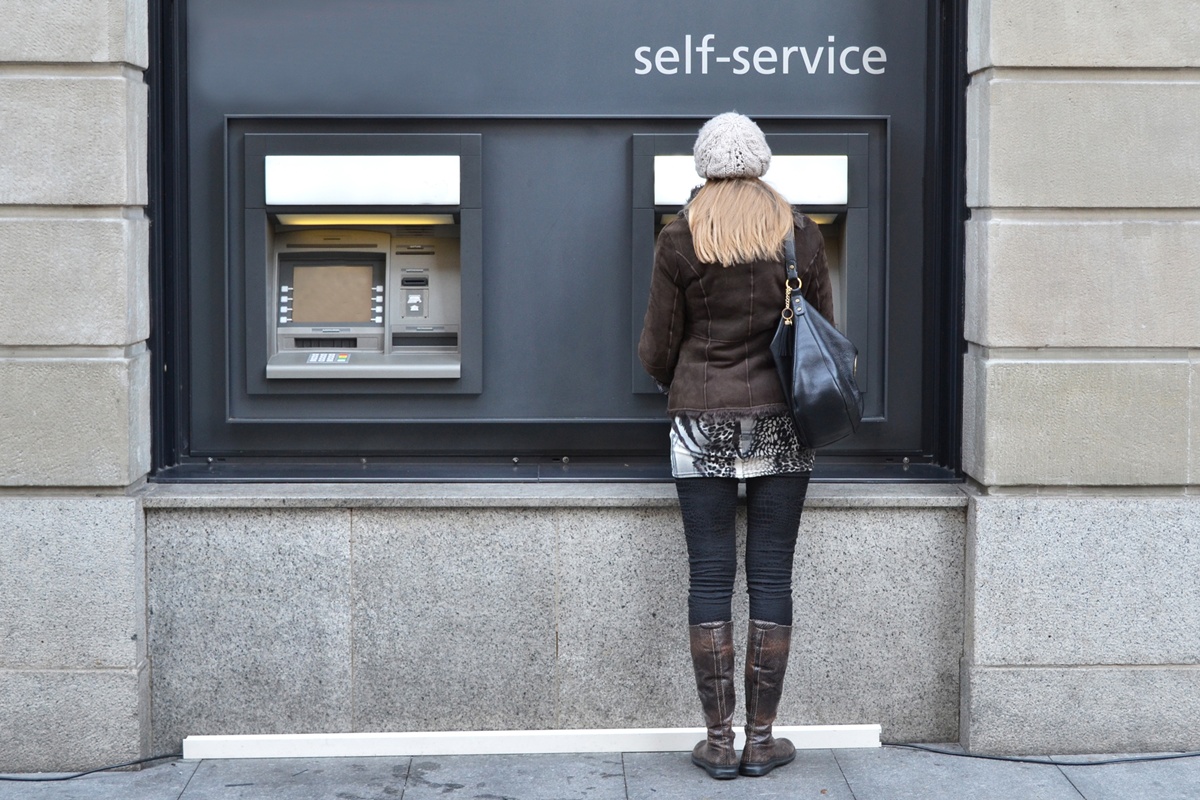 Retail bank customer satisfaction defies gloomy economic forecast, survey shows