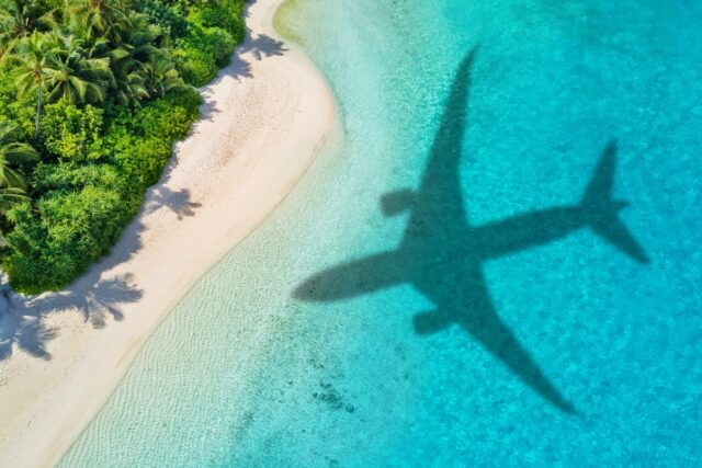 U.S. consumers slash spending but still say yes to summer